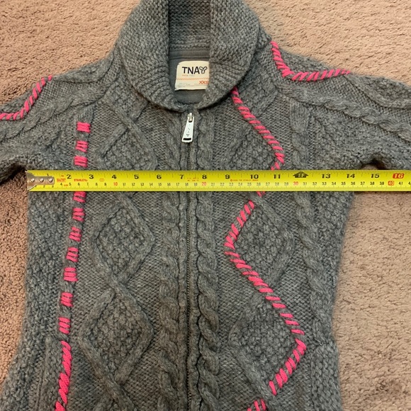 Aritiza TNA zip up sweater - Picture 9 of 9